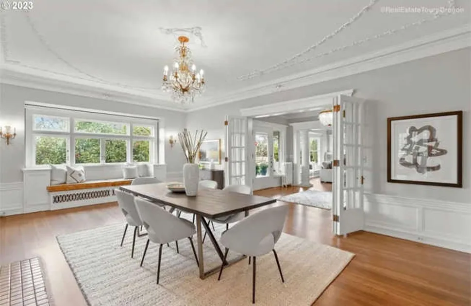 Dining room with painted walls and trim