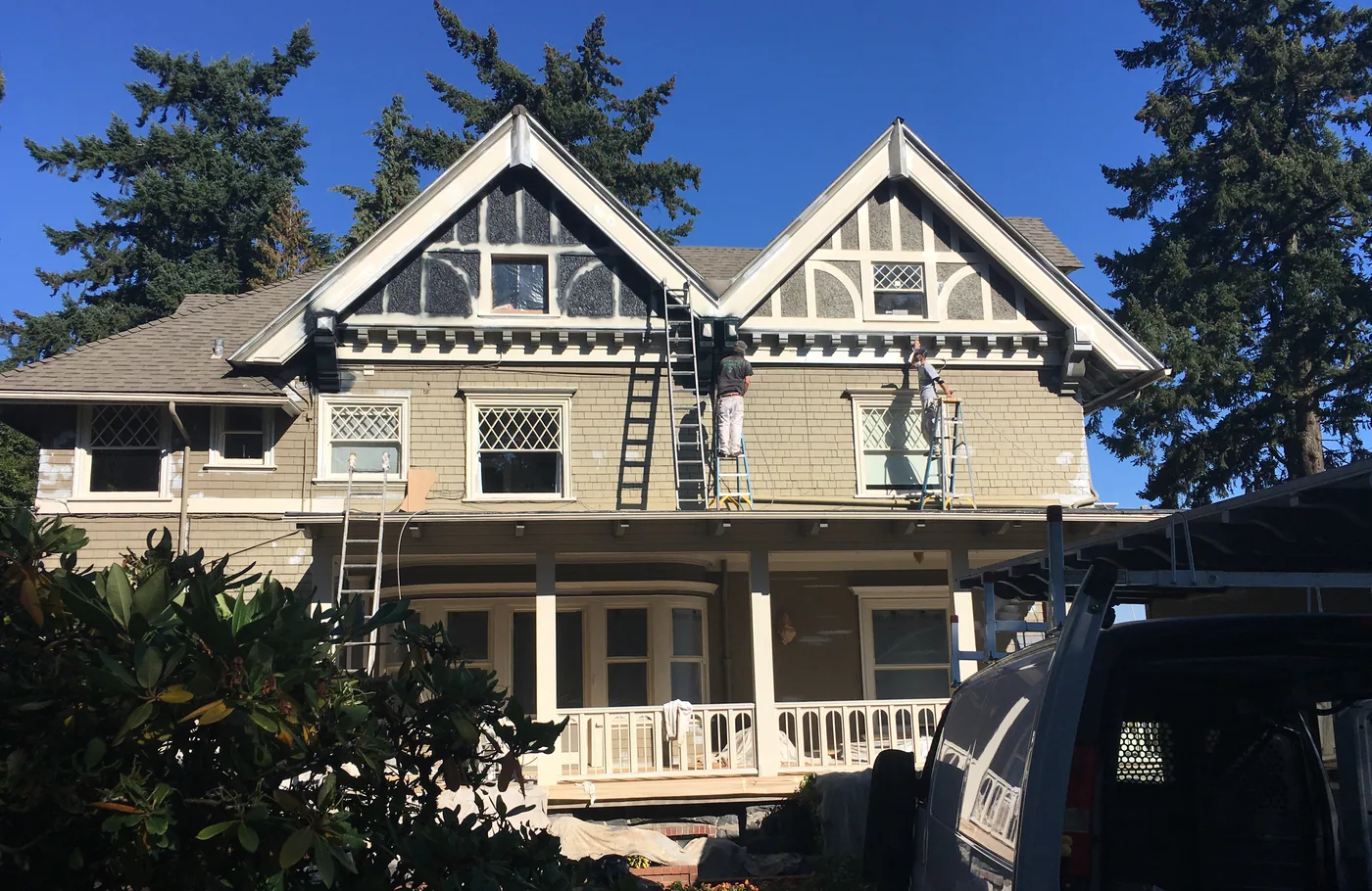 Portland Victorian with detailed trim picked out in white